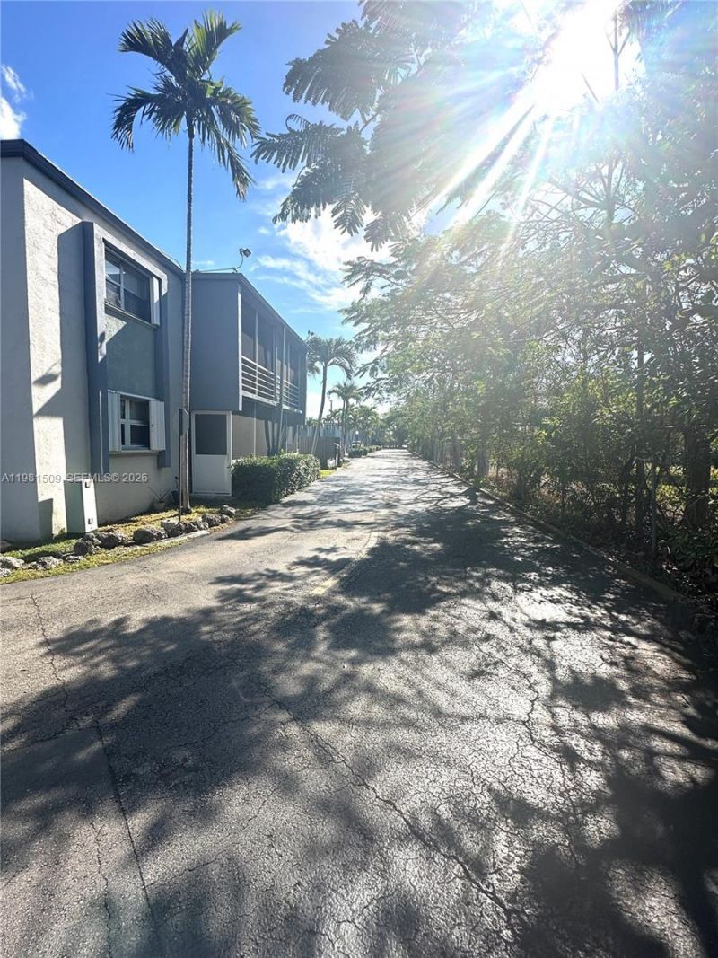 8794 SW 12th St , Unit 105, Miami, FL 33174 Photo