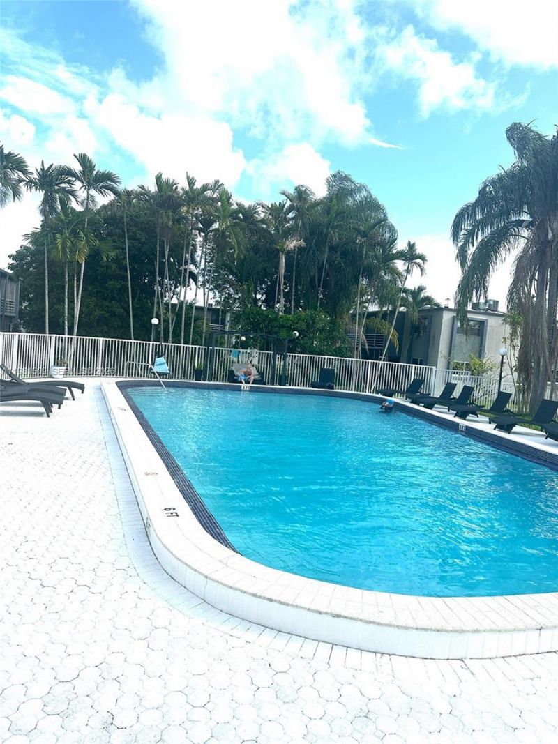 8794 SW 12th St , Unit 105, Miami, FL 33174 Photo