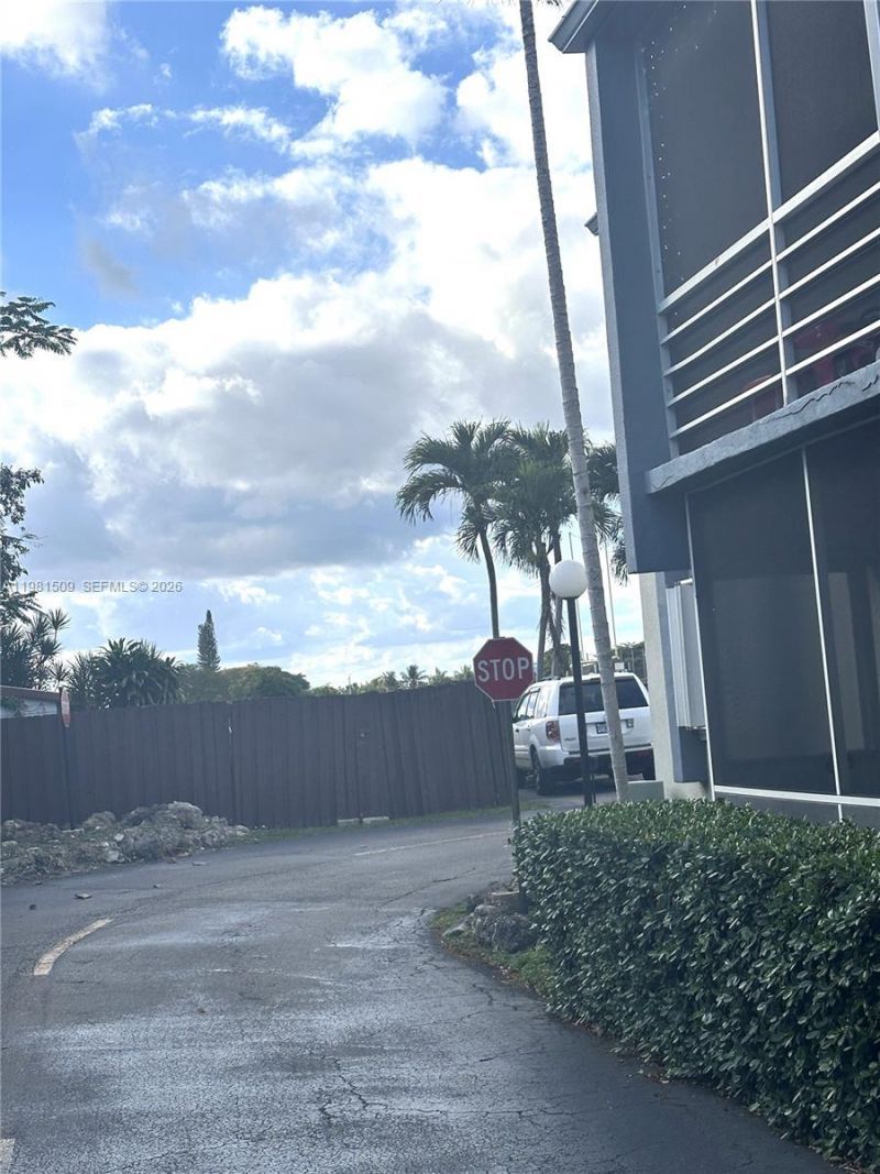 8794 SW 12th St , Unit 105, Miami, FL 33174 Photo