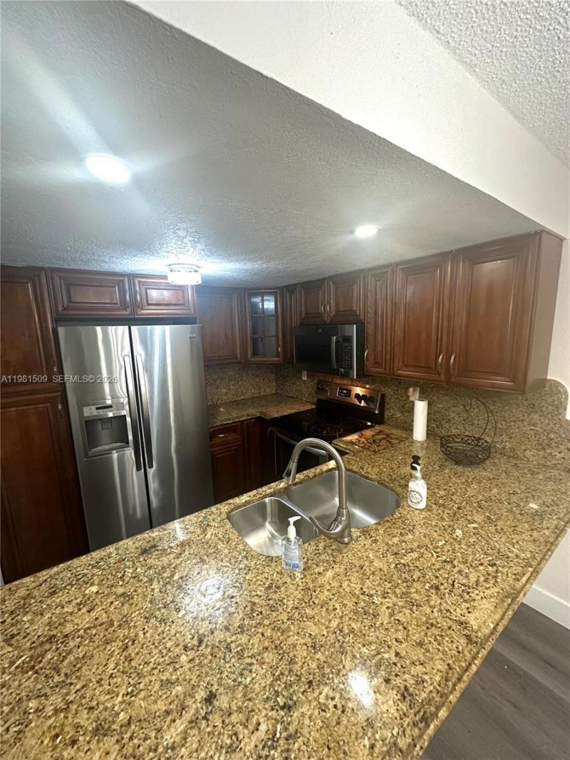 8794 SW 12th St , Unit 105, Miami, FL 33174 Photo