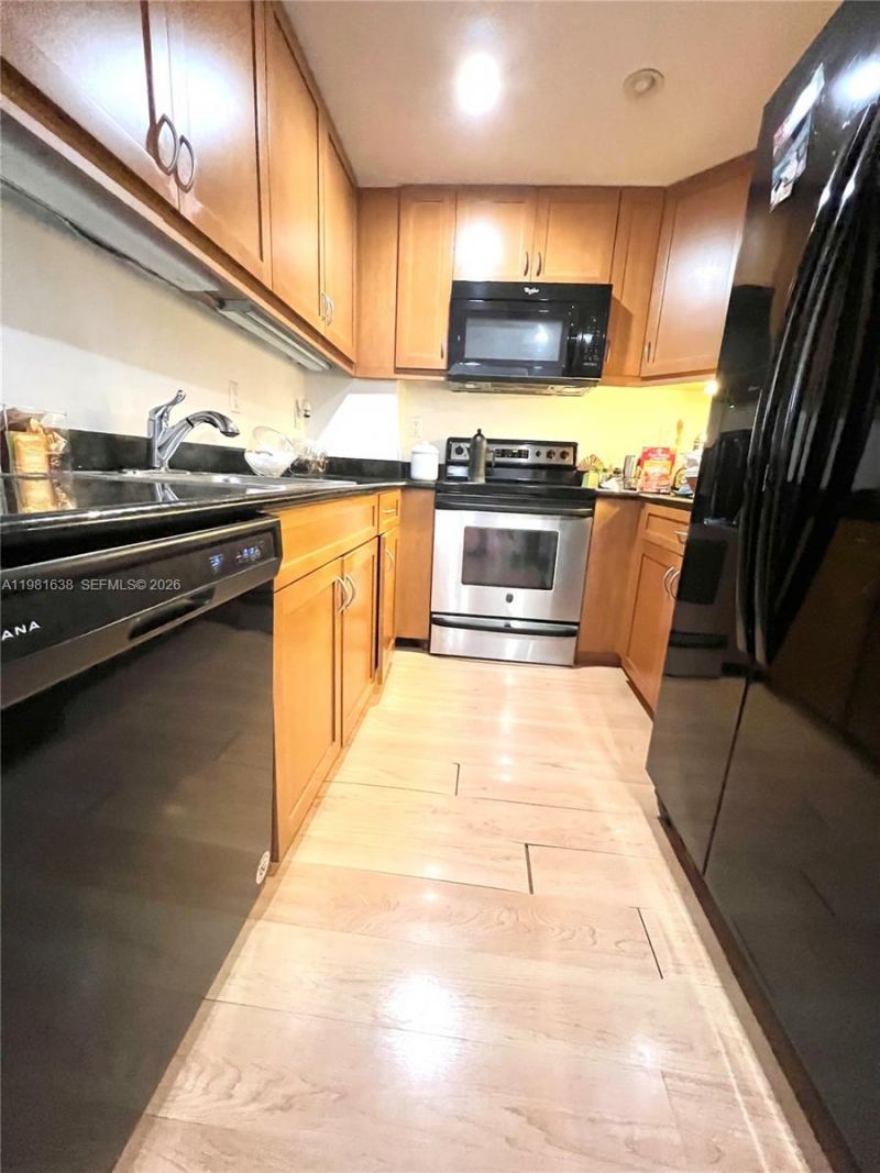 10350 W Bay Harbor Dr, Unit 7N, Bay Harbor Islands, FL 33154 Photo