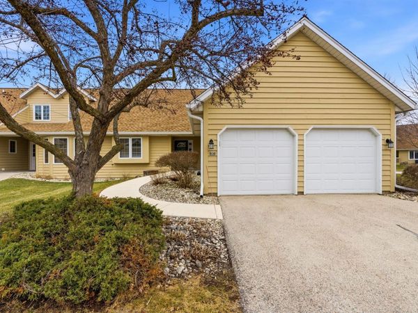 936 Spyglass Hl, Waterford, WI 53185