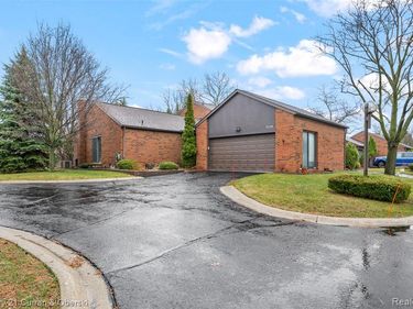 3118 Lindenwood Drive, Dearborn, MI 48120