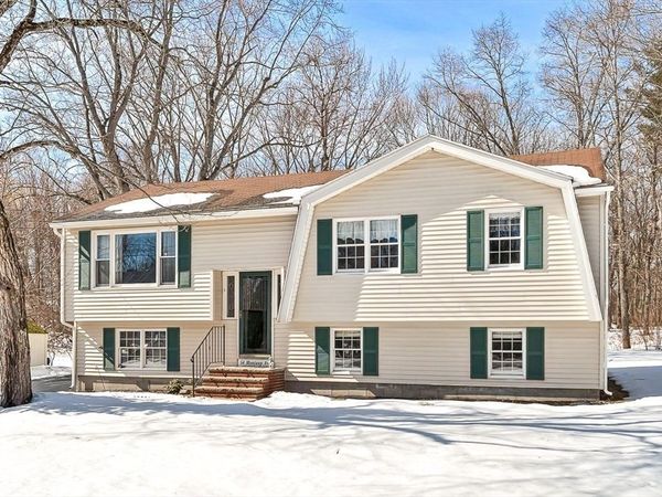 54 Montaup Ave, Dracut, MA 01826