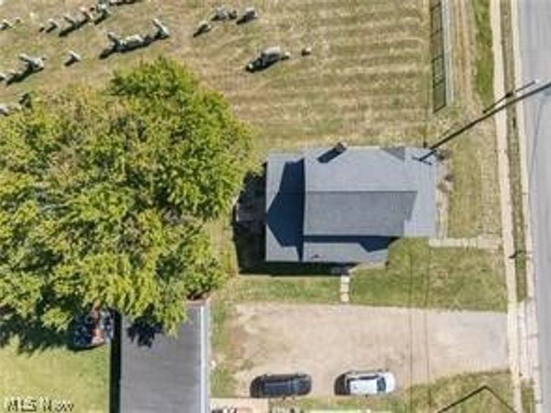 223 E Maple Street E, Hartville, OH 44632 Photo 6