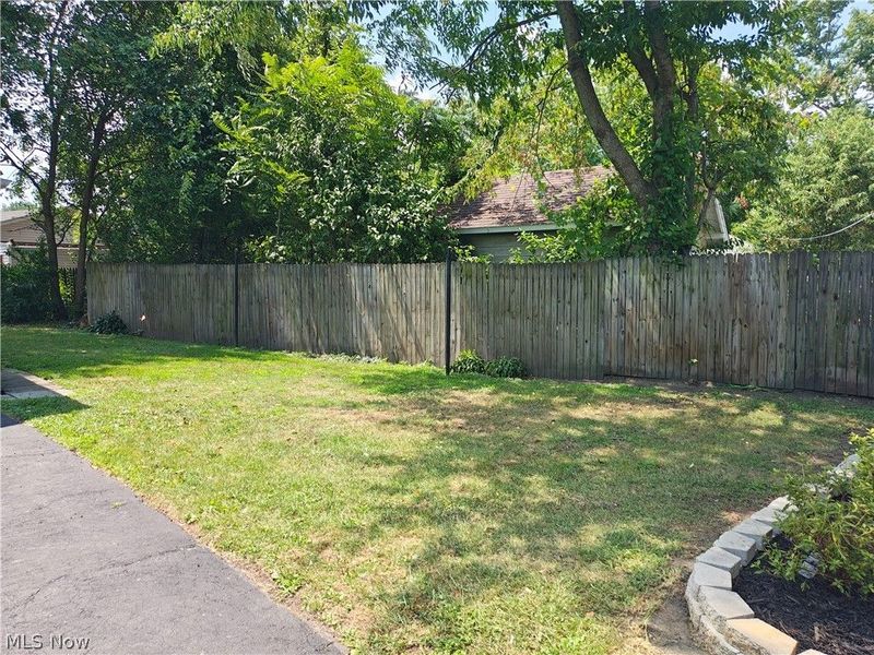 914 W 50th Street, Ashtabula, OH 44004 Photo 4