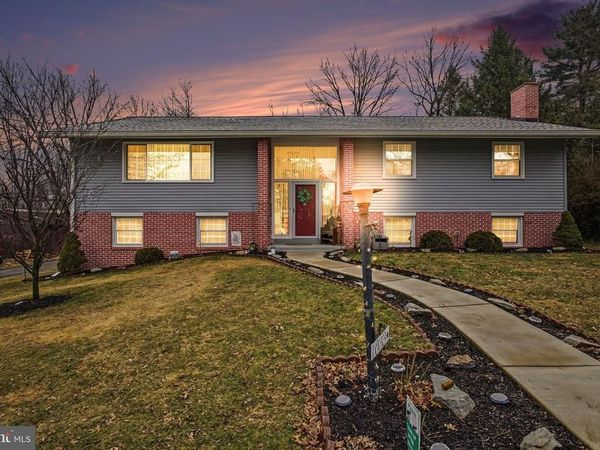 1033 S MOUNT JOY STREET , ELIZABETHTOWN, PA 17022