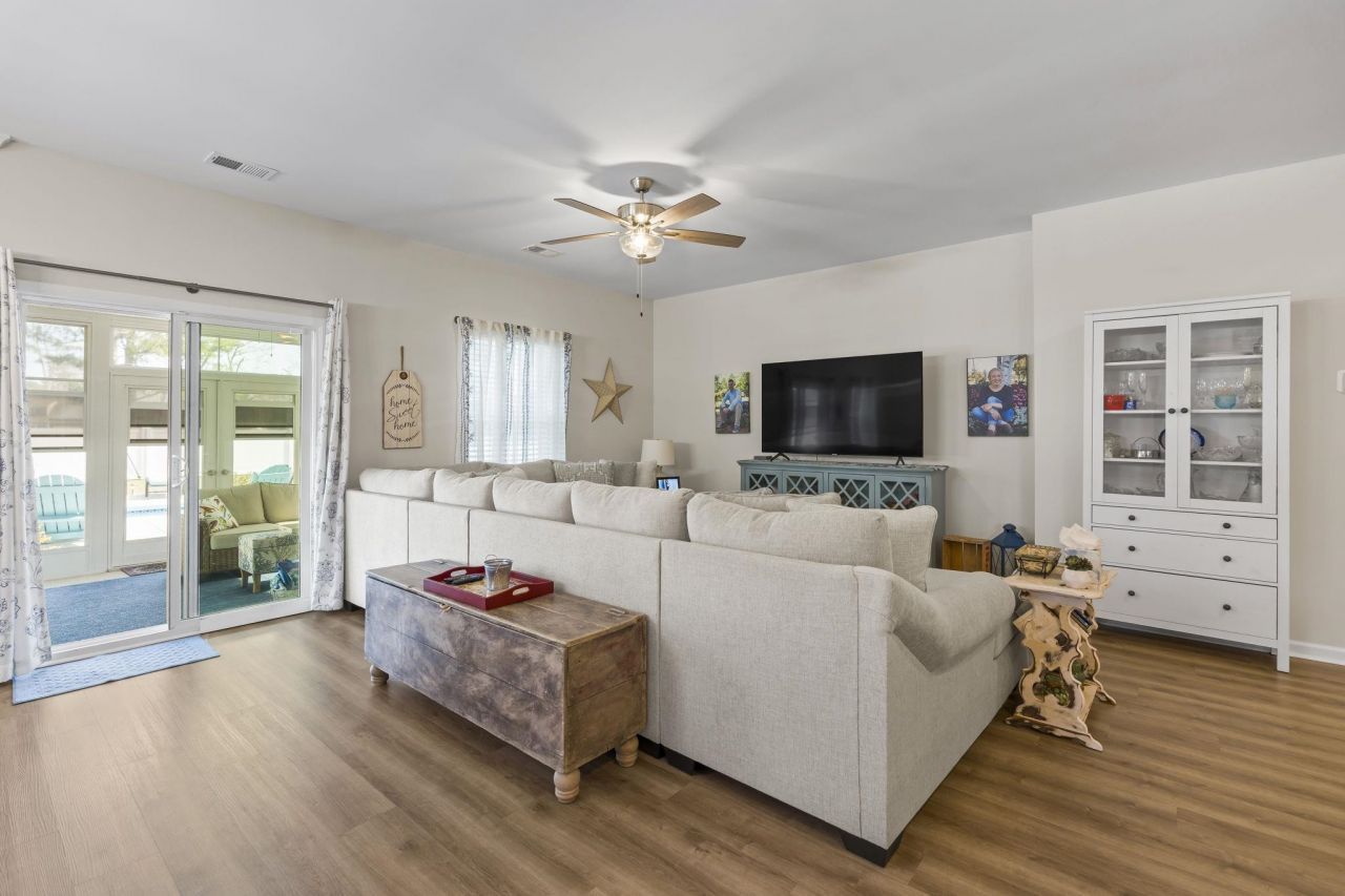 562 Honeyhill Loop Photo 19