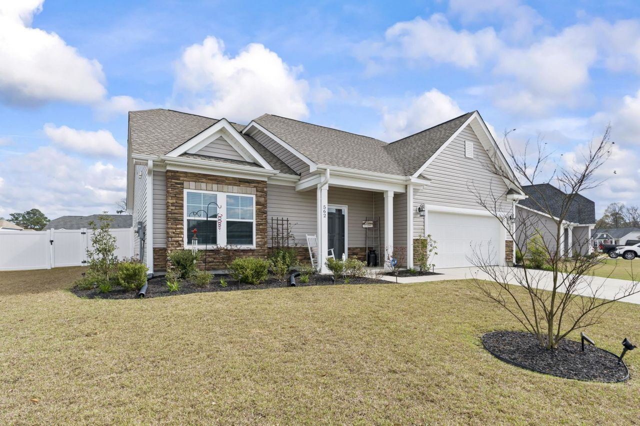 562 Honeyhill Loop Photo 3