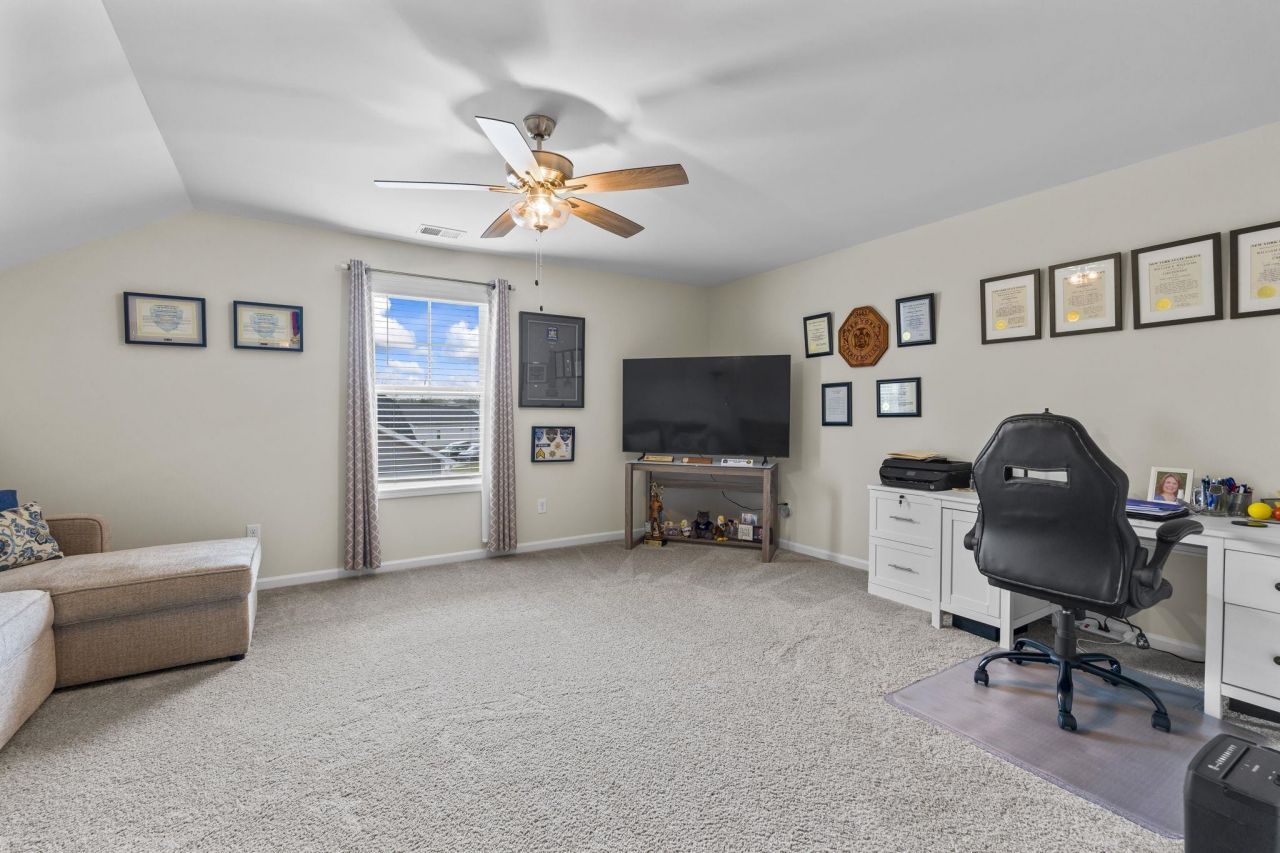 562 Honeyhill Loop Photo 32