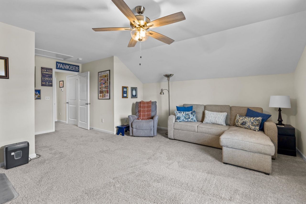 562 Honeyhill Loop Photo 33