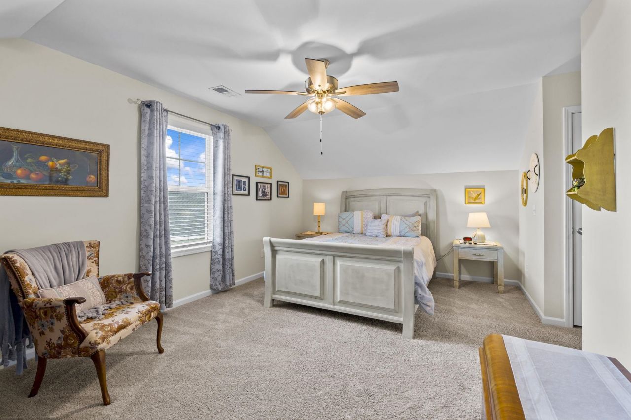 562 Honeyhill Loop Photo 35