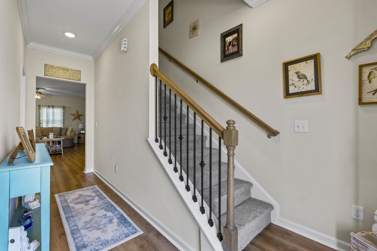 562 Honeyhill Loop Photo 6