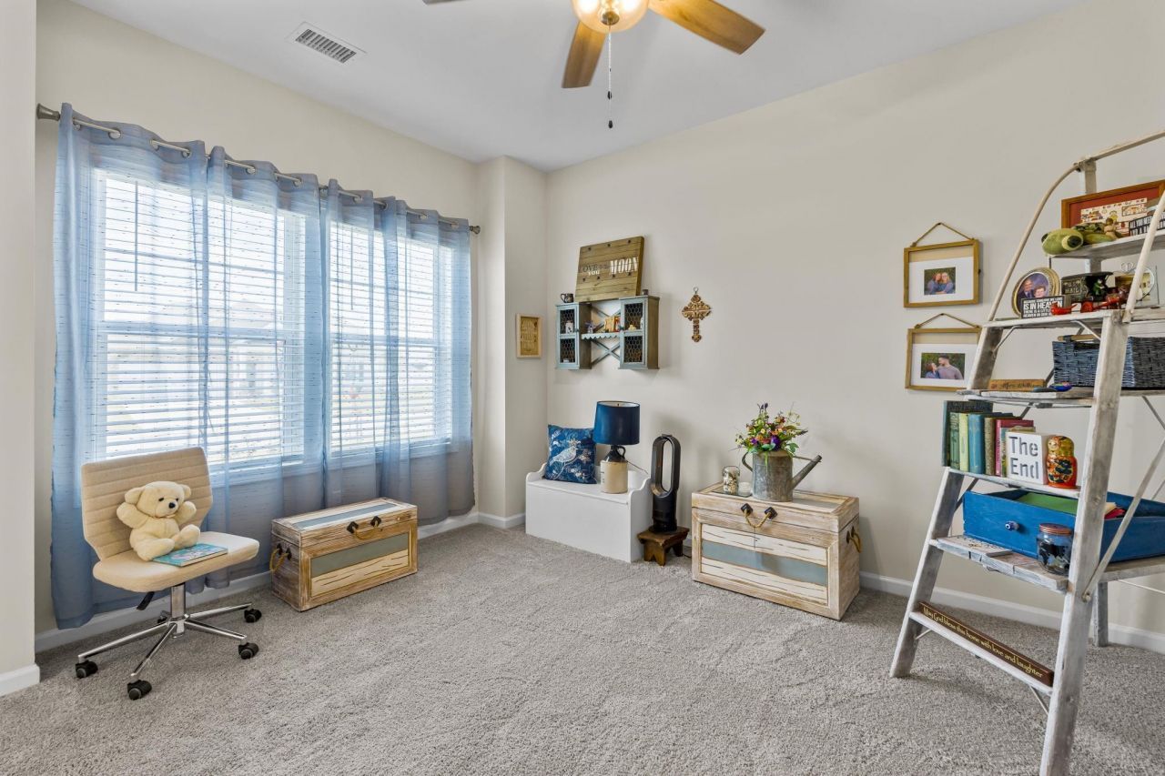 562 Honeyhill Loop Photo 8