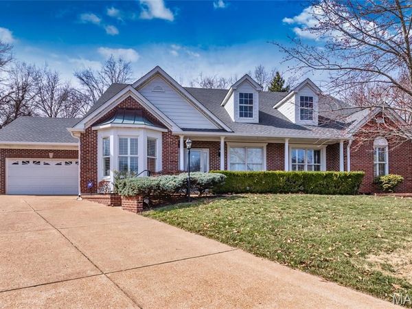 7917 Grantwood Cove Lane, Crestwood, MO 63123