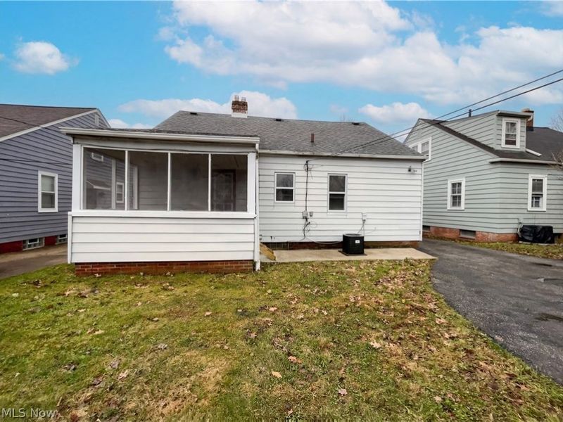 20511 Balfour Road, Warrensville Heights, OH 44122 Photo 5