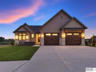 2098 N 182nd Avenue Circle, Elkhorn, NE 68022