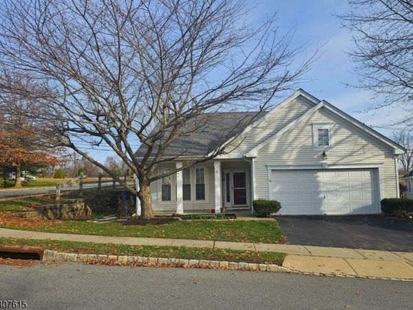 56 Kensington Cir, White, NJ 07823