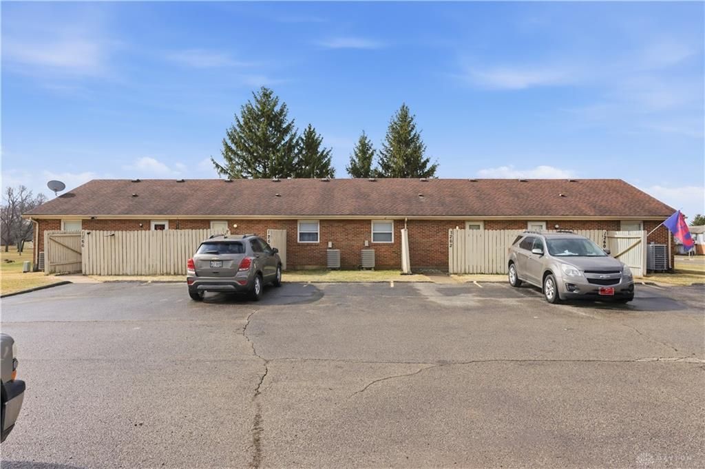 1260 Governors Square Drive, Centerville, OH 45458 Main Photo