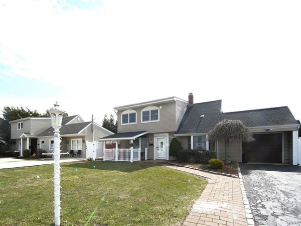 32 Needle Lane , Levittown, NY 11756