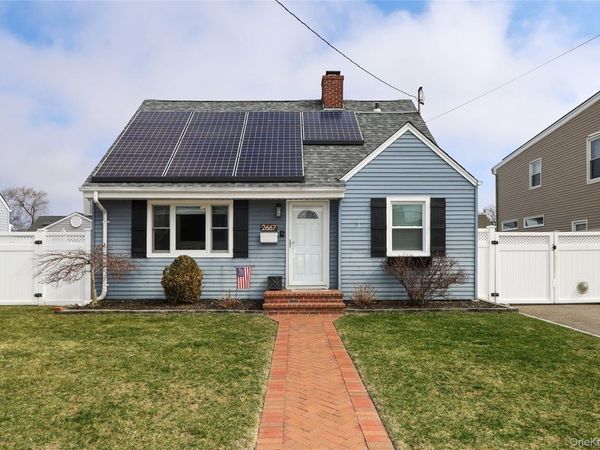 75 Riverside Avenue , Merrick, NY 11566