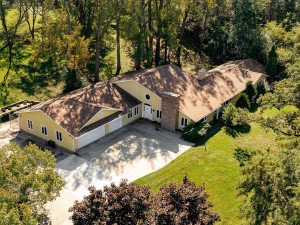 2011 Merrihills Drive SW, Rochester, MN 55902