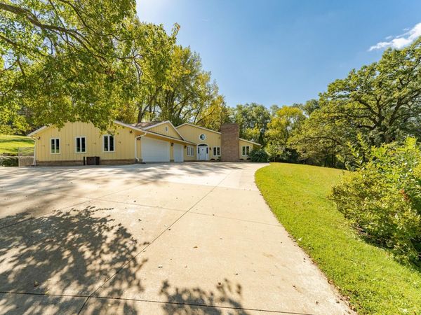 2011 Merrihills Drive SW, Rochester, MN 55902