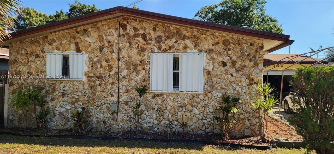 142 NW 8th Ave, Dania Beach, FL 33004 Main Photo