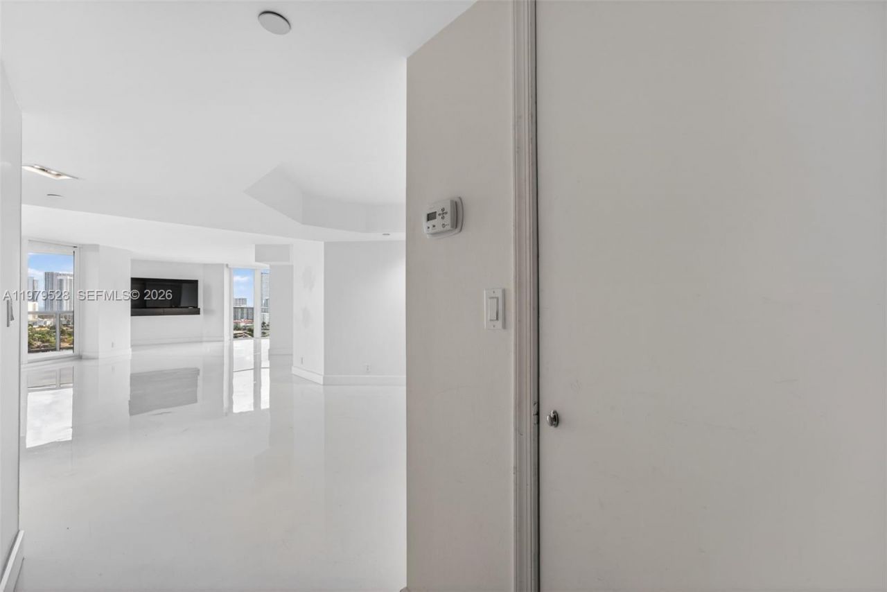 3600 Yacht Club Dr , Unit 1802, Aventura, FL 33180 Photo