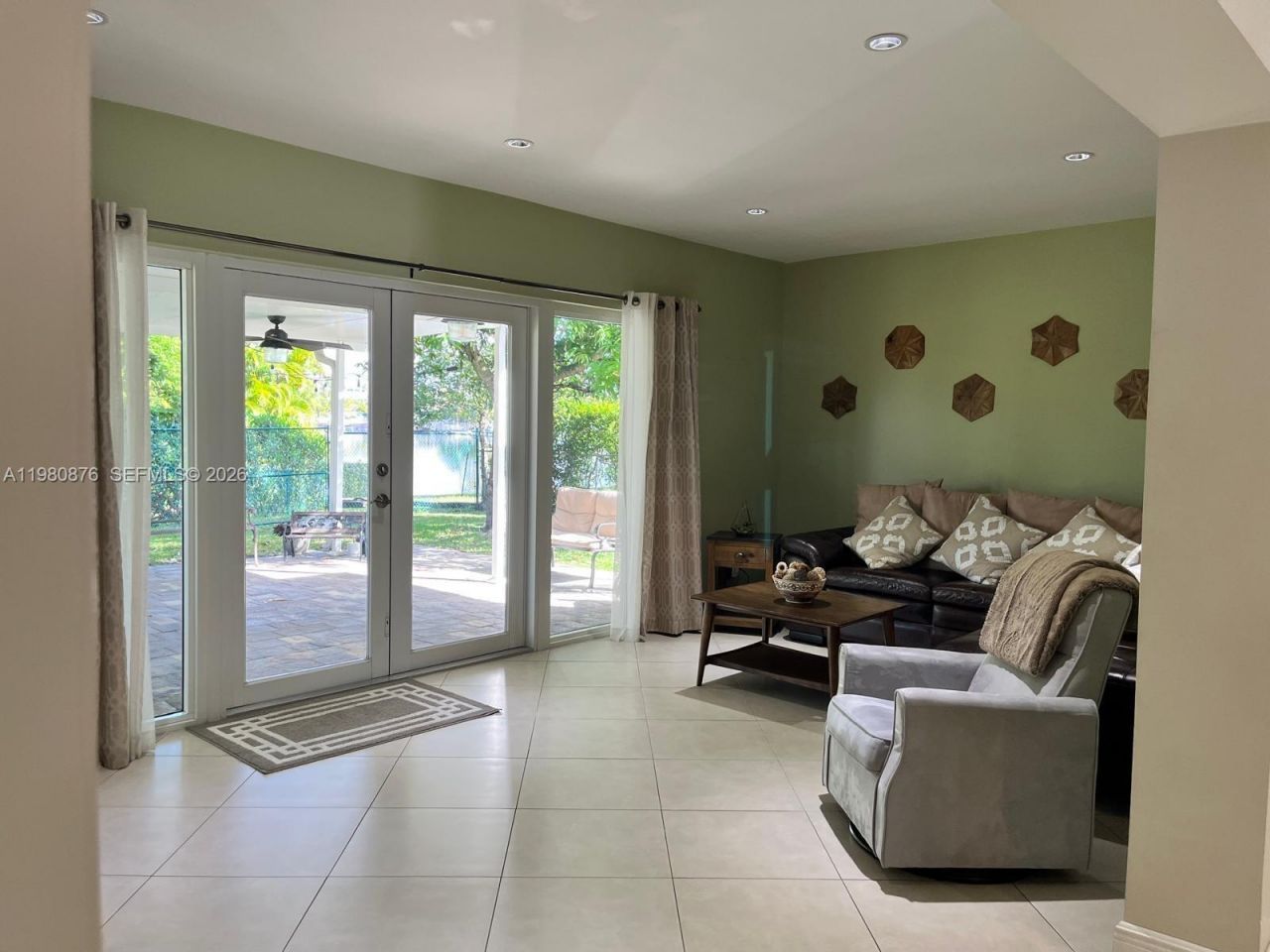 685 W 77th St, Hialeah, FL 33014 Photo