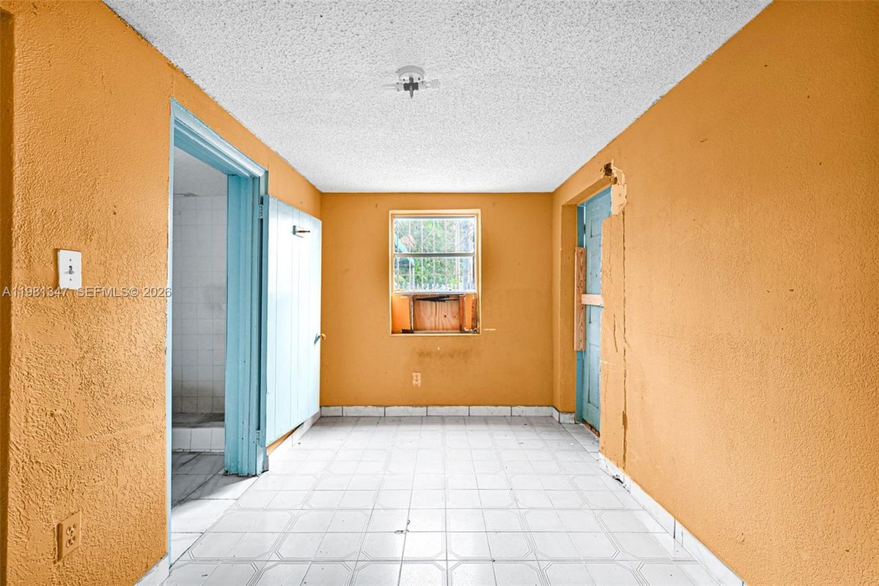 2415 NW 15th St, Miami, FL 33125 Photo