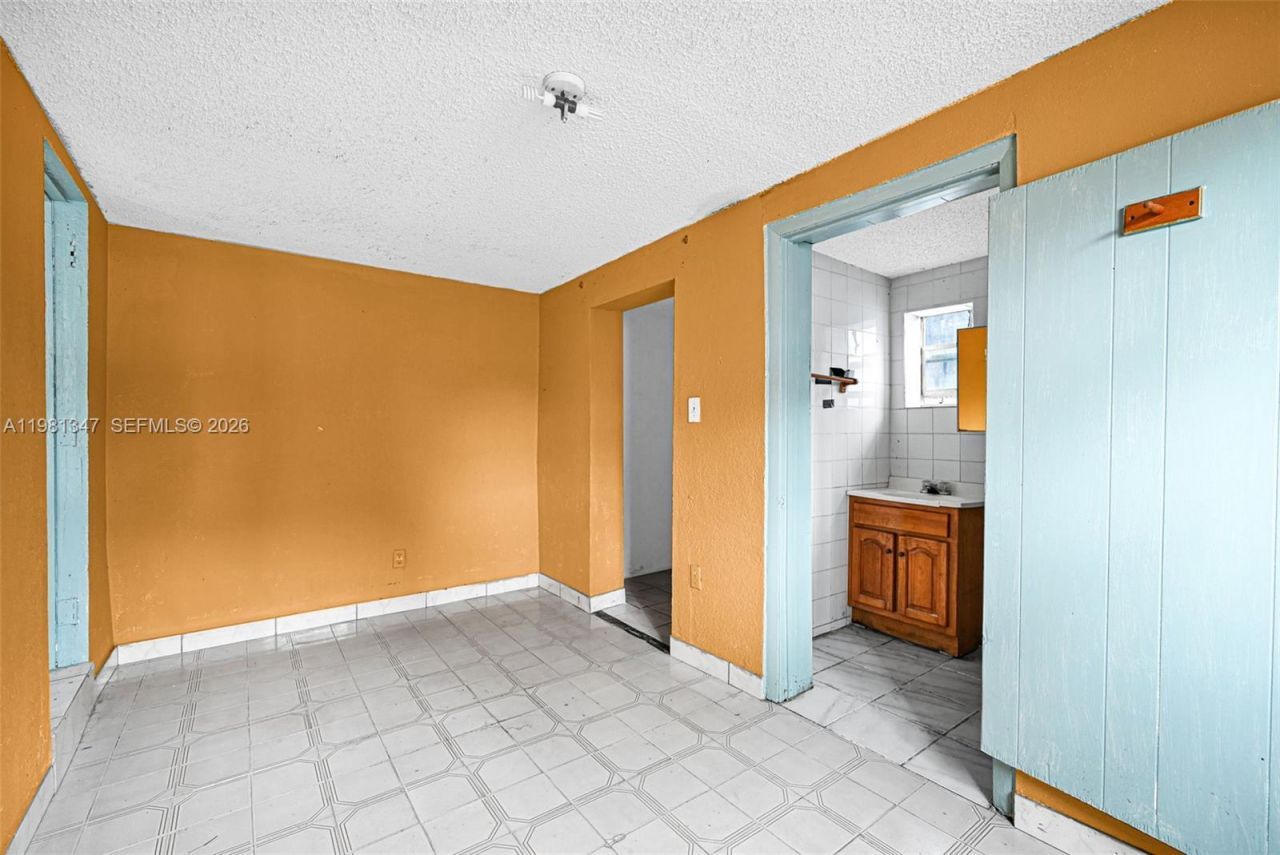 2415 NW 15th St, Miami, FL 33125 Photo