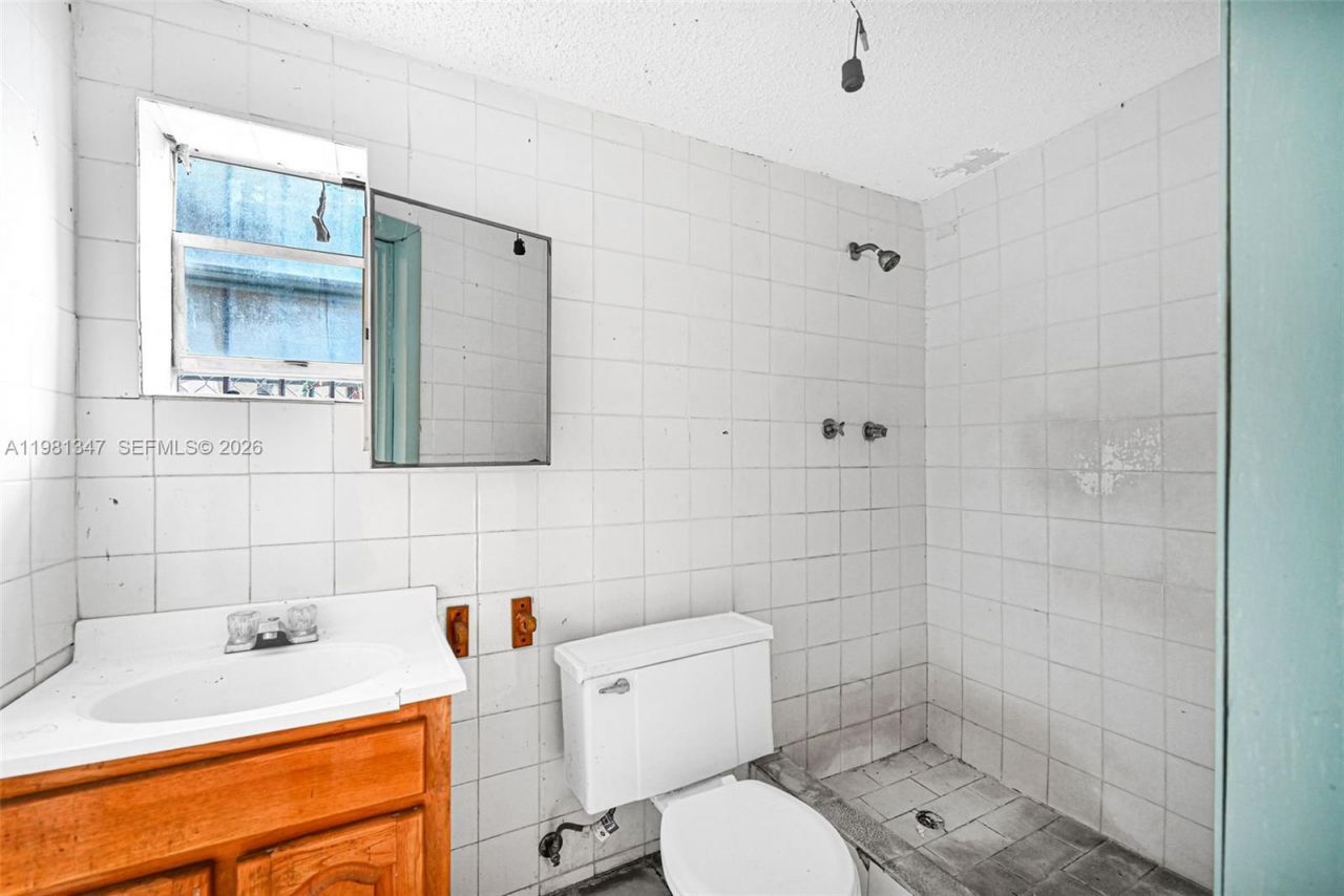 2415 NW 15th St, Miami, FL 33125 Photo