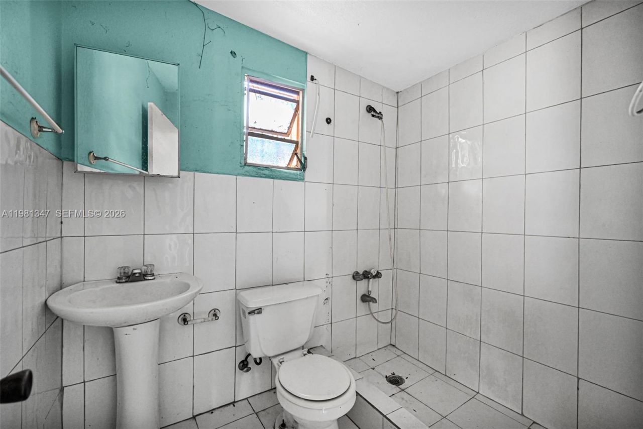 2415 NW 15th St, Miami, FL 33125 Photo