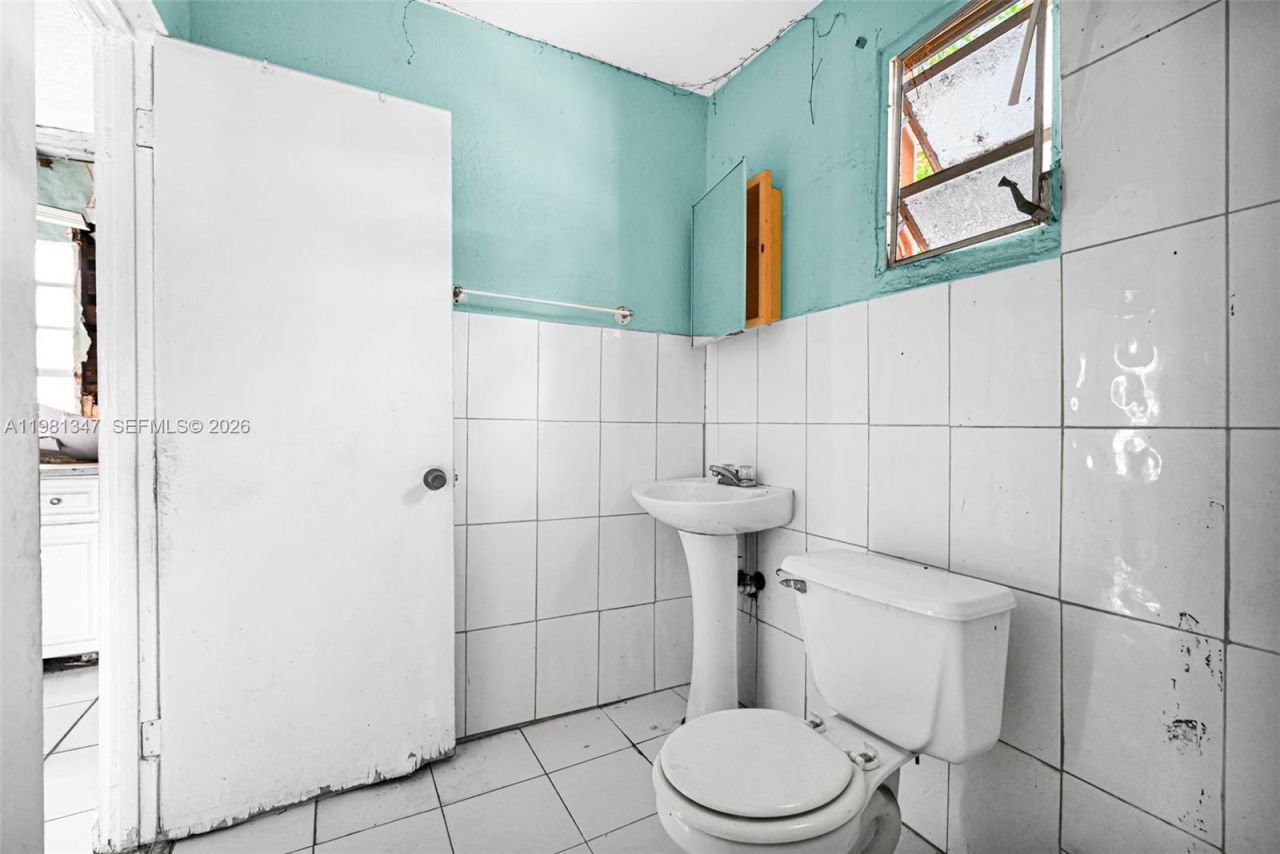 2415 NW 15th St, Miami, FL 33125 Photo