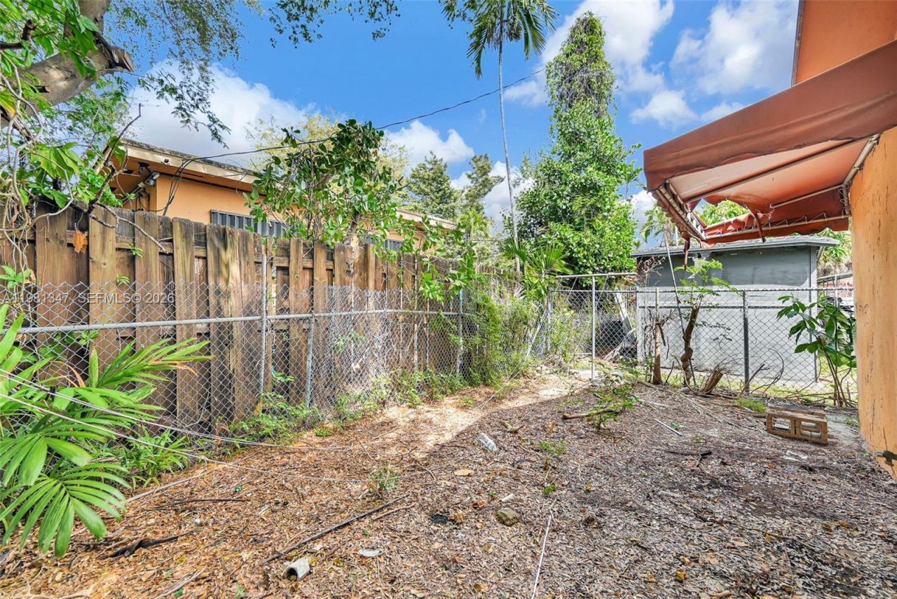 2415 NW 15th St, Miami, FL 33125 Photo