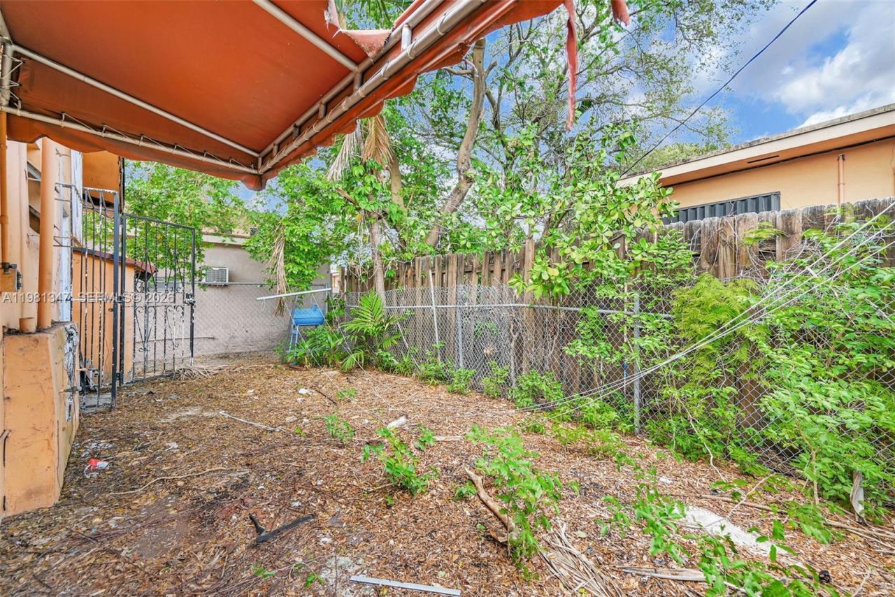 2415 NW 15th St, Miami, FL 33125 Photo