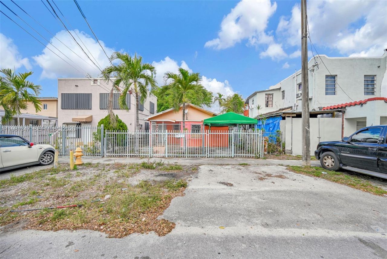2415 NW 15th St, Miami, FL 33125 Photo