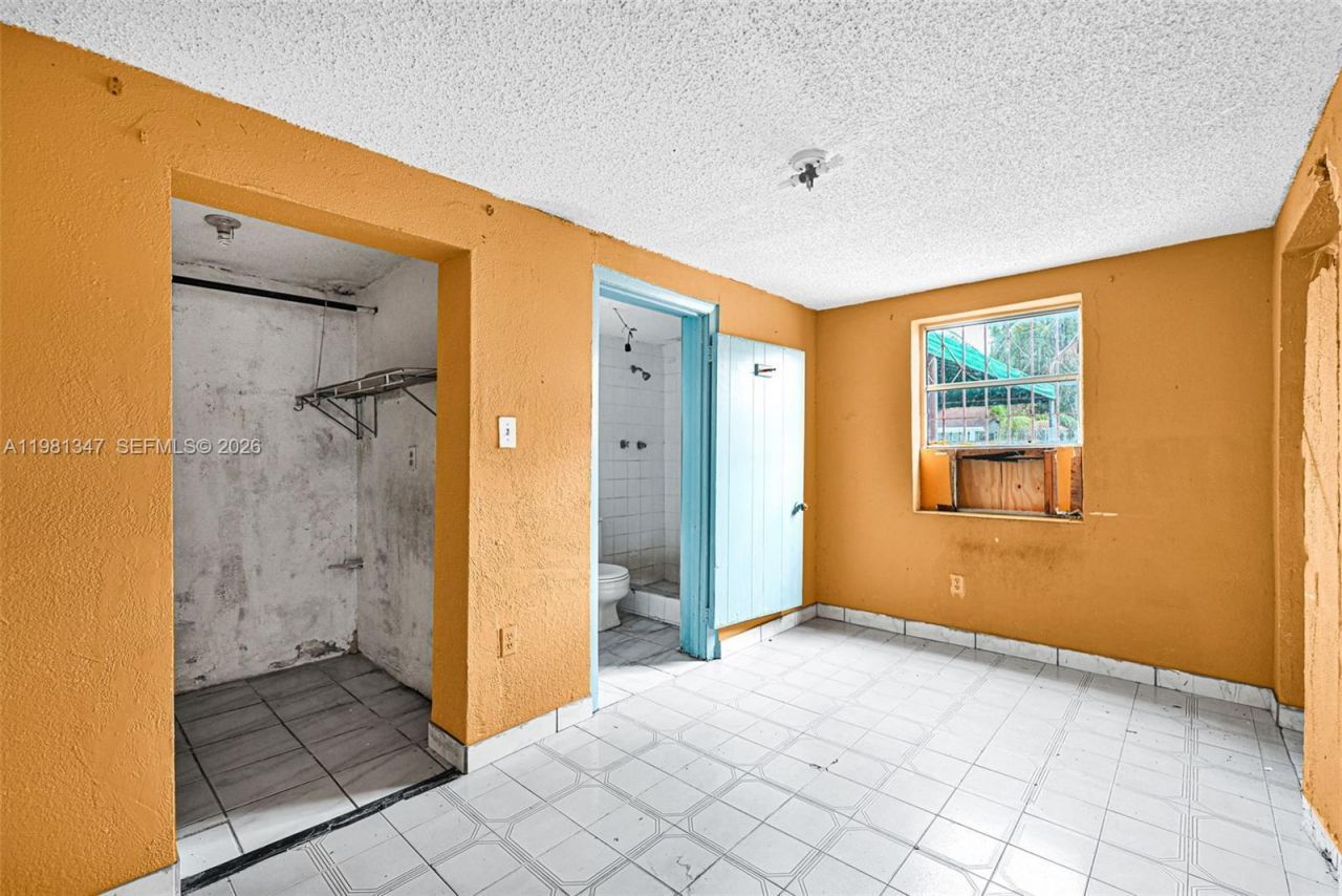 2415 NW 15th St, Miami, FL 33125 Photo