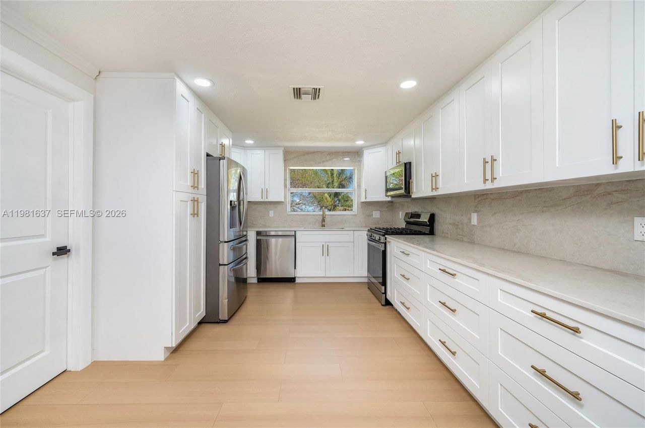 9361 SW 16th St, Miami, FL 33165 Photo