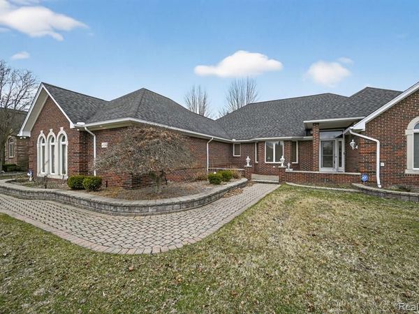 4891 Maceri Circle, Sterling Heights, MI 48314