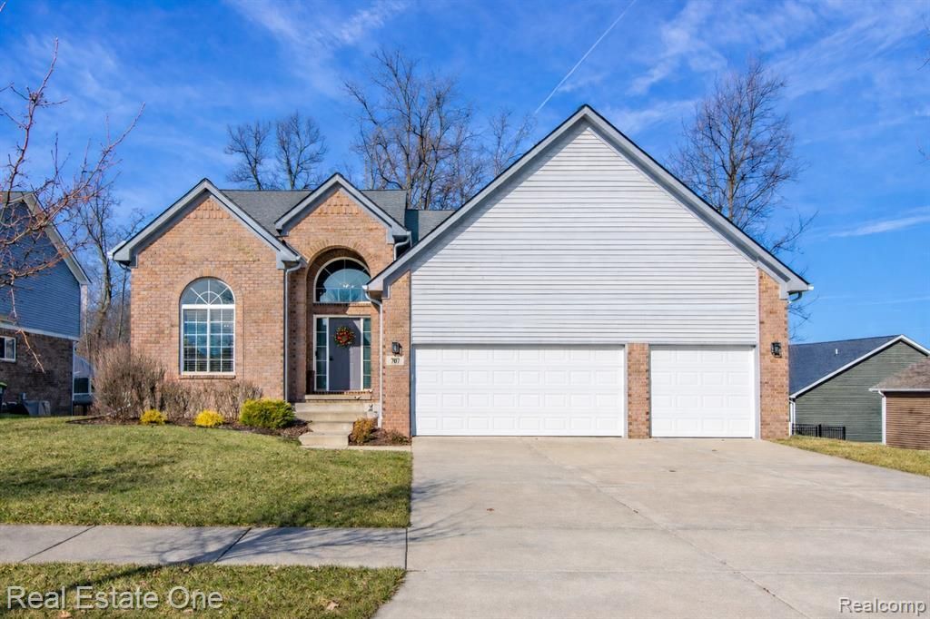 707 6th Street, Fenton, MI 48430 Main Photo