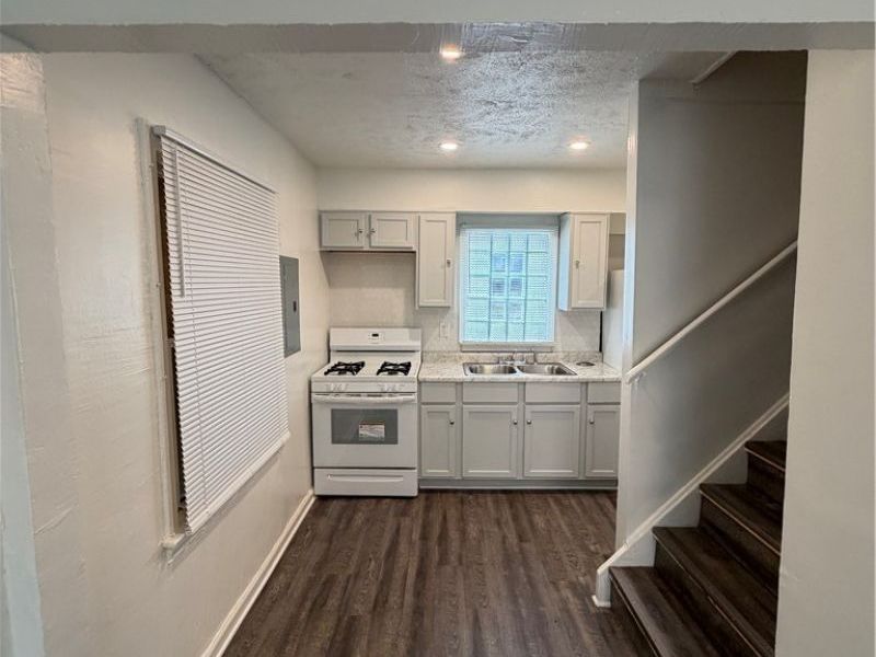 11912 Holborn Avenue, Cleveland, OH 44105 Photo 6