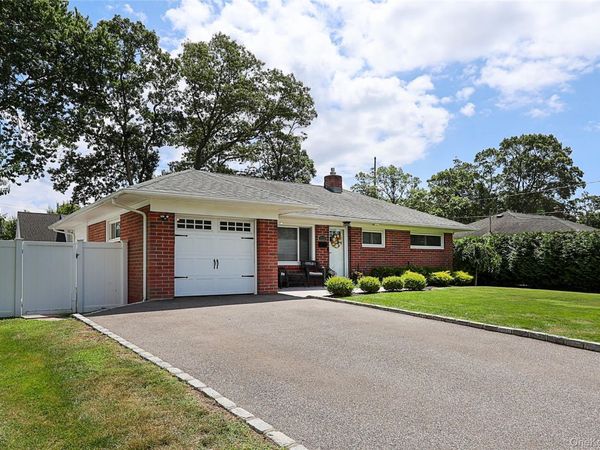 1057 Thompson Drive , Bay Shore, NY 11706