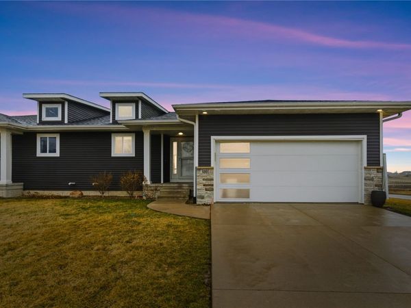 3001 Sherwood Drive, Marion, IA 52302