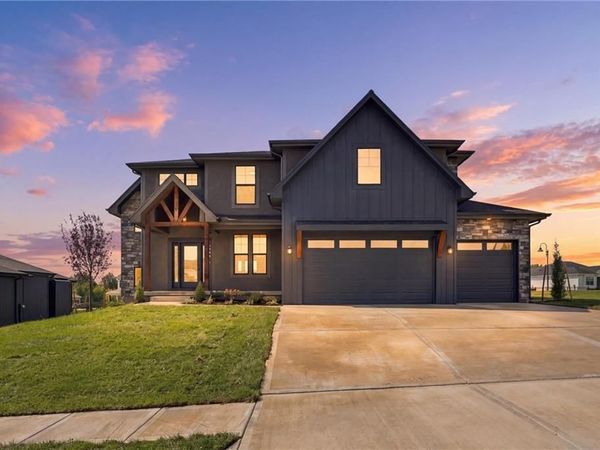 2700 NE Crestview Street, Blue Springs, MO 64029