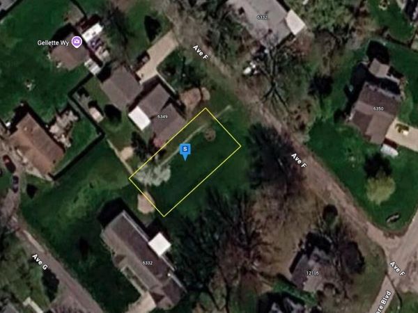 6351 Ave F, La Salle, MI 48145