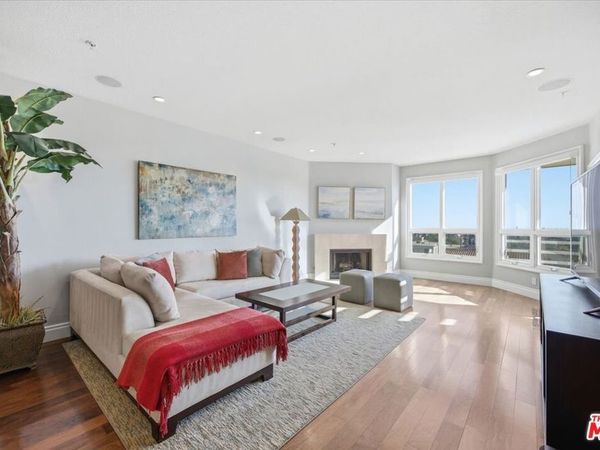 2602 E 20th Street, Unit 202B, Signal Hill, CA 90755