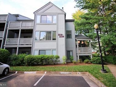 2233 HUNTERS RUN DRIVE , RESTON, VA 20191