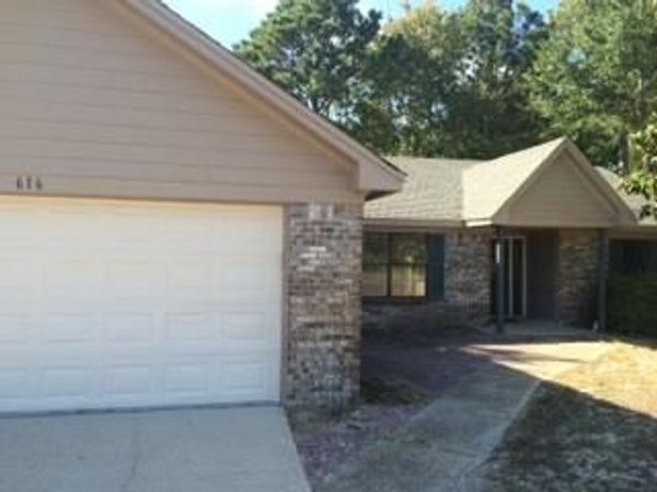 616 Avenue De La Dauphine, Mary Esther, FL 32569